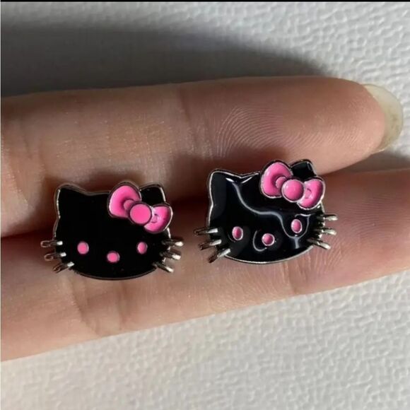 Hello Kitty Black Stud Earrings - Picture 2 of 4